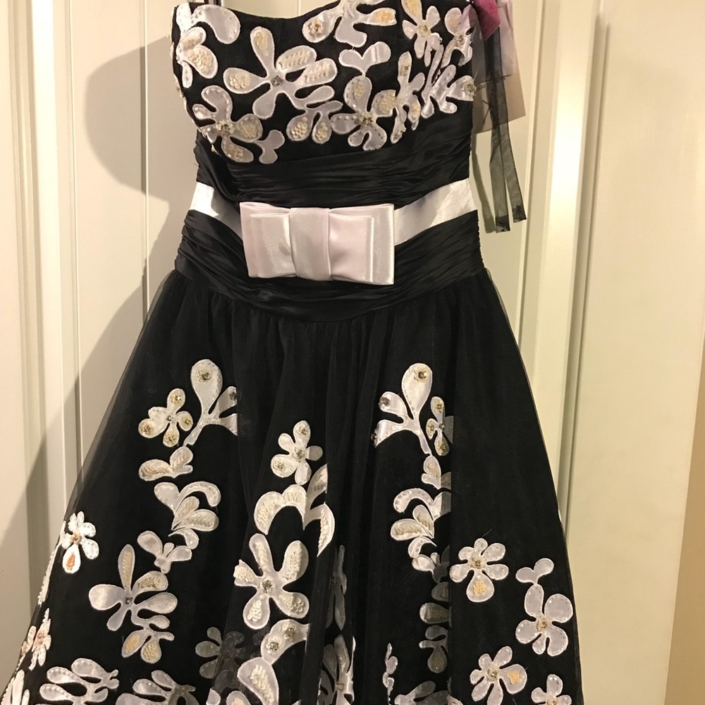 NWT Black and White Semi Formal 👗